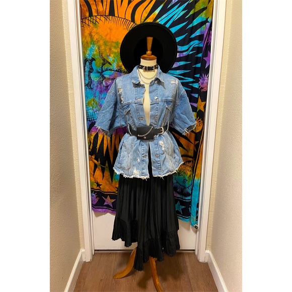 π Lovely denim distressed jacket - Picture 9 of 11